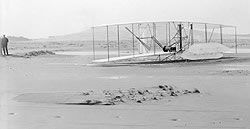 Il Flyer danneggiato al termine  del quarto volo (17 dicembre 1903)